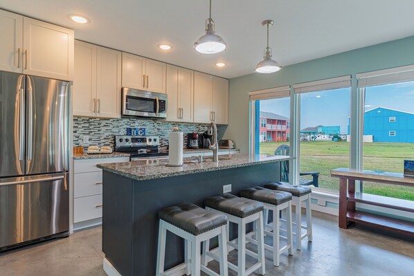 Fridge, microwave, oven, stovetop - Pet friendly 3bd 2ba Condo in Port Aransas (Port Aransas)