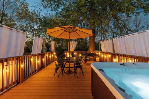 The Luxe/Hot Tub/Playground/12 Min to Horse Park