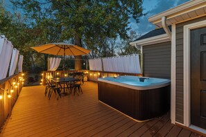 Outdoor dining - The Luxe/Hot Tub/Playground/12 Min to Horse Park (Georgetown)