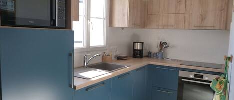 冰箱、微波炉、烤箱、炉灶