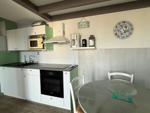 Fridge, microwave, oven, stovetop - Charming cottage near beach - Pets allowed (Barbâtre)