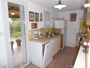 Fridge, oven, stovetop, dishwasher - Quiet house with garden in Noirmoutier, near the beach (Noirmoutier-en-l'Île)