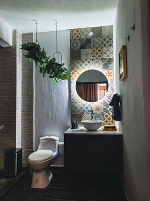 Shower, hair dryer, towels, soap - Apartment in guadalajara historic downtown (Guadalajara)