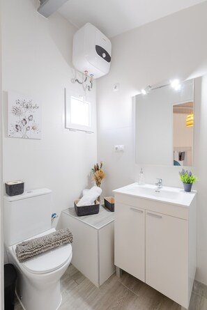 Shower, towels