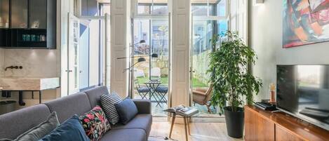 Smart TV, video games, books