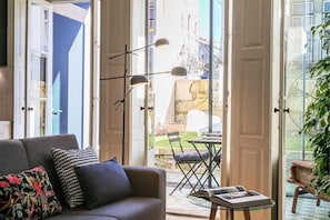 TV connectée, jeux vidéo, livres