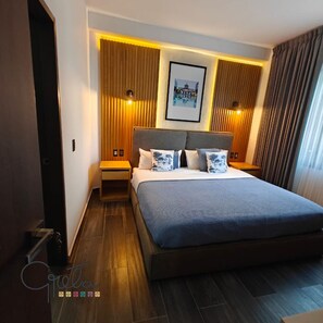 2 slaapkamers, een kluis op de kamer, een strijkplank/strijkijzer, wifi