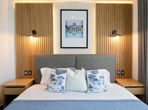 2 Schlafzimmer, Zimmersafe, Bügeleisen/Bügelbrett, WLAN