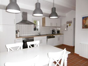 Micro-ondes, four, plaque de cuisson, lave-vaisselle