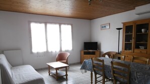 Living area - Spacious house in Barbâtre, near beach, pets allowed (Barbâtre)