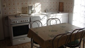 Private kitchen - Spacious house in Barbâtre, near beach, pets allowed (Barbâtre)