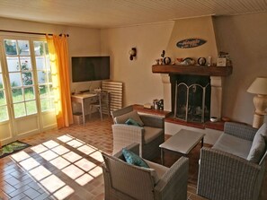 TV - Single-storey house with shaded garden, pets allowed, near sea and forest - 6 people (La Guérinière)