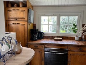 Microwave, oven, stovetop, coffee/tea maker