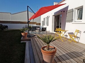 Outdoor dining - Comfortable house near beach and shops, 3 bedrooms, parking (Noirmoutier-en-l'Île)