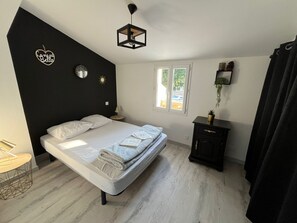 3 bedrooms, travel crib, WiFi