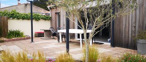 屋外ダイニングエリア