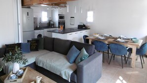 TV - Cozy house for 4 with enclosed garden in L'Épine, near the beach (L'Épine)