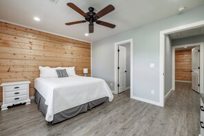 3 chambres, fer et planche à repasser, accès au Wi-Fi (inclus)