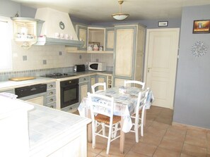 Fridge, microwave, oven, stovetop - Comfortable house for 6, near beach, pets allowed (La Guérinière)