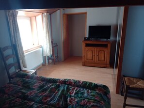 2 bedrooms, WiFi - House for 5 in Barbâtre, near beach, pets allowed (Barbâtre)