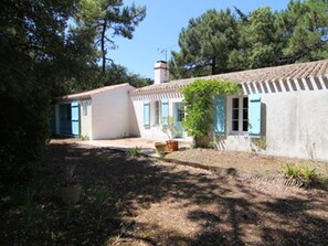 Exterior - Villa for 6 on Noirmoutier with Direct Beach Access - Pets Welcome (Noirmoutier-en-l'Île)