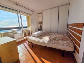 Unclassified image, 4 of 6, button