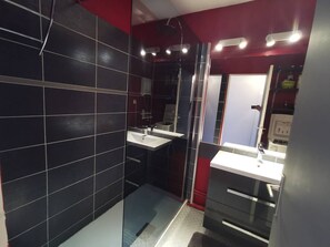 Unclassified image, 5 of 6, button