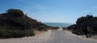 Charming cottage for 4 at 30m from the beach in Barbâtre
