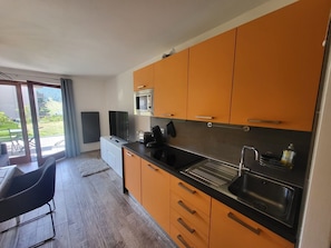 Fridge, stovetop, coffee/tea maker, toaster - Modern studio in Montgenèvre with included garage (Montgenèvre)