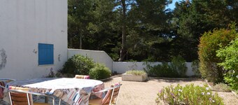 200m to beach, apt with garden for 4 ppl, pets and parking allowed