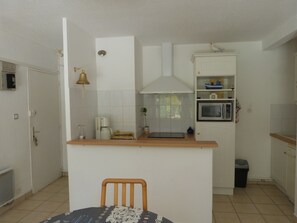 Mikrowelle, Herdplatte, Geschirrspüler