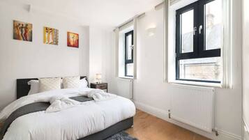 3 bedrooms, desk, iron/ironing board, travel cot