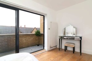 3 bedrooms, iron/ironing board, travel cot, free WiFi