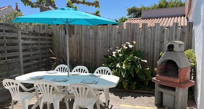 Maison mitoyenne proche plage, centre Barbâtre, pour 4 personnes