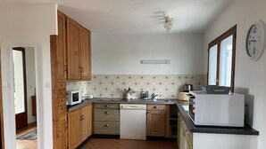 Private kitchen - House for 6 people, near beach, garden & terrace, WiFi, Noirmoutier (Barbâtre)