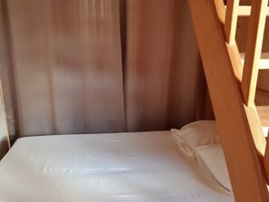 1 bedroom, WiFi - House for 6 people, near beach, garden & terrace, WiFi, Noirmoutier (Barbâtre)