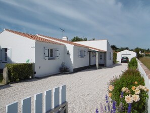 Exterior - Comfortable House in Noirmoutier for 6 Guests, Enclosed Garden (Barbâtre)