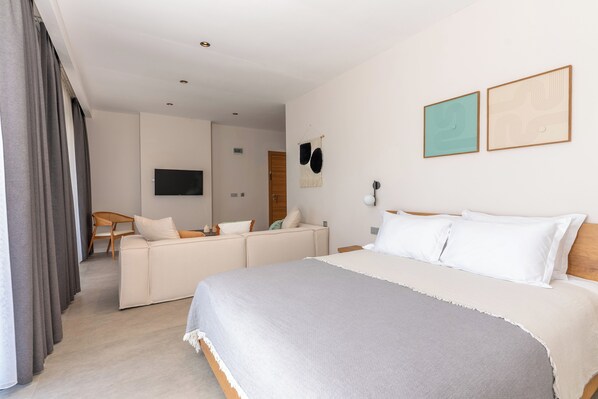 Deluxe Triple Room, Lake View | In-room safe, desk, blackout drapes, free WiFi - Bade Gölcük (Odemis)