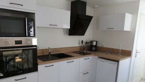 Coffee/tea maker, fridge, microwave, oven - New house in Barbâtre, near beach for 2 people (Barbâtre)