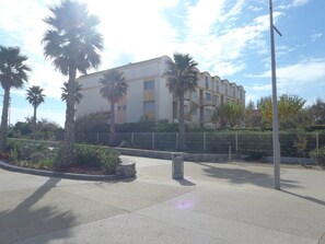 Property grounds - APT 2 ROOMS 52m2 with LOGGIA 7m2 REF 4032 (MARSEILLAN PLAGE)