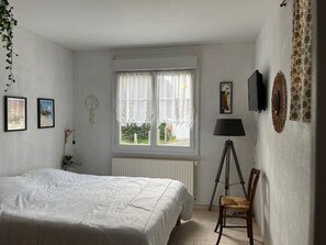 2 bedrooms, WiFi - House in Noirmoutier Island for 6 people, near beach and enclosed garden (Barbâtre)