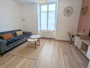 TV - Quiet studio in central Châteauroux with parking (Châteauroux)