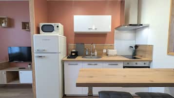 Fridge, microwave