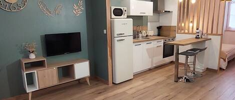 冷蔵庫、電子レンジ