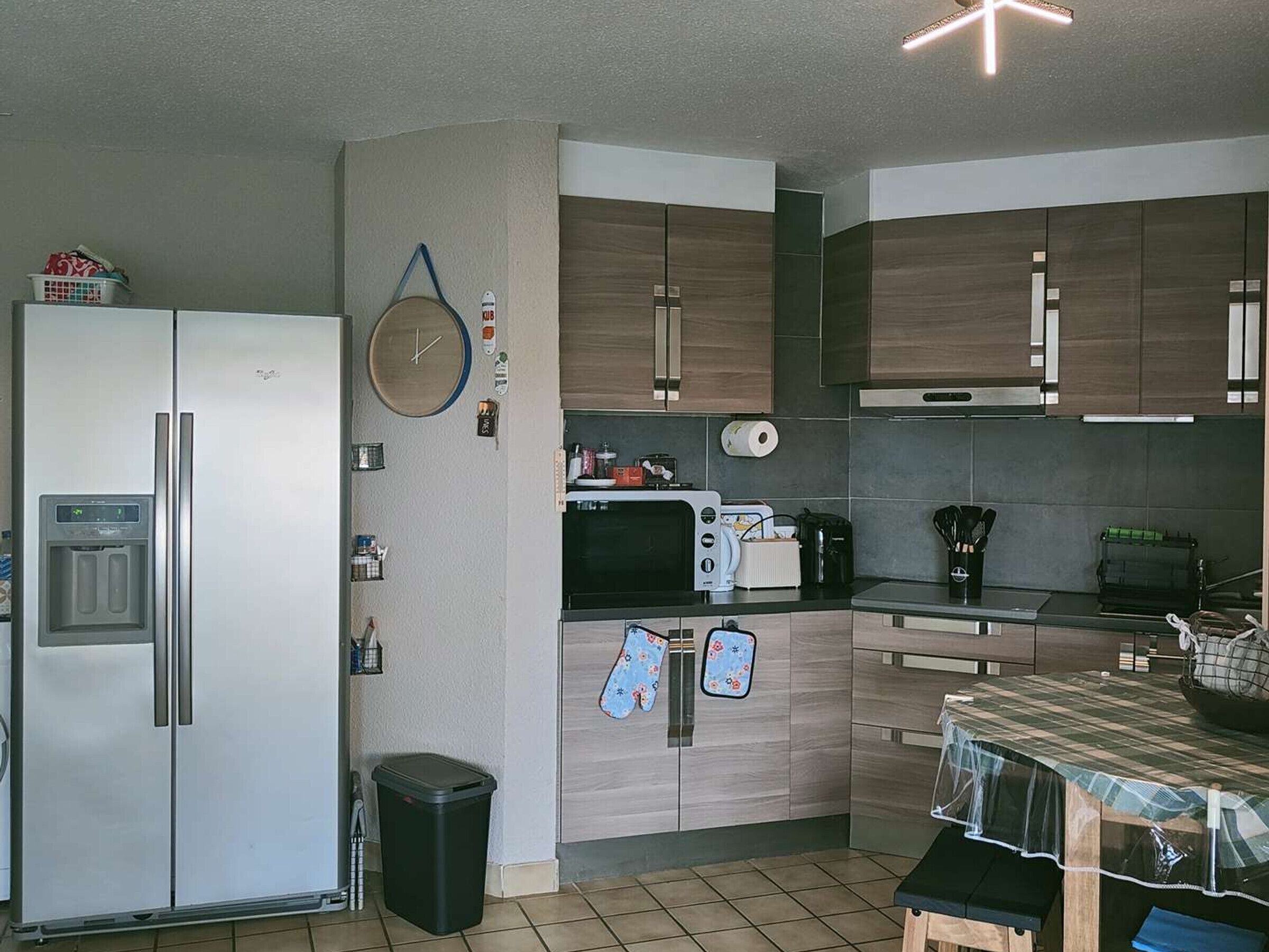 Micro-ondes, four, plaque de cuisson, cafetière/bouilloire