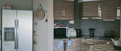 Microwave, oven, stovetop, coffee/tea maker