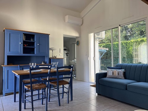 Vaux-sur-Mer: 2-Bed Villa for 5, 450m to Beach, Parking, AirCon