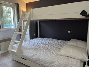 2 bedrooms