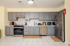 Mikroaaltouuni, uuni, liesi, astianpesukone