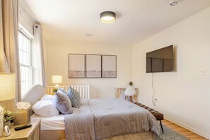 3 bedrooms, iron/ironing board, WiFi, bed sheets - 3BR Stay for Crews & Families (Elizabeth)